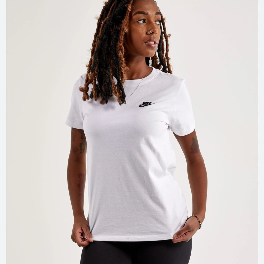 Nike Women's White T-Shirt NWT XS